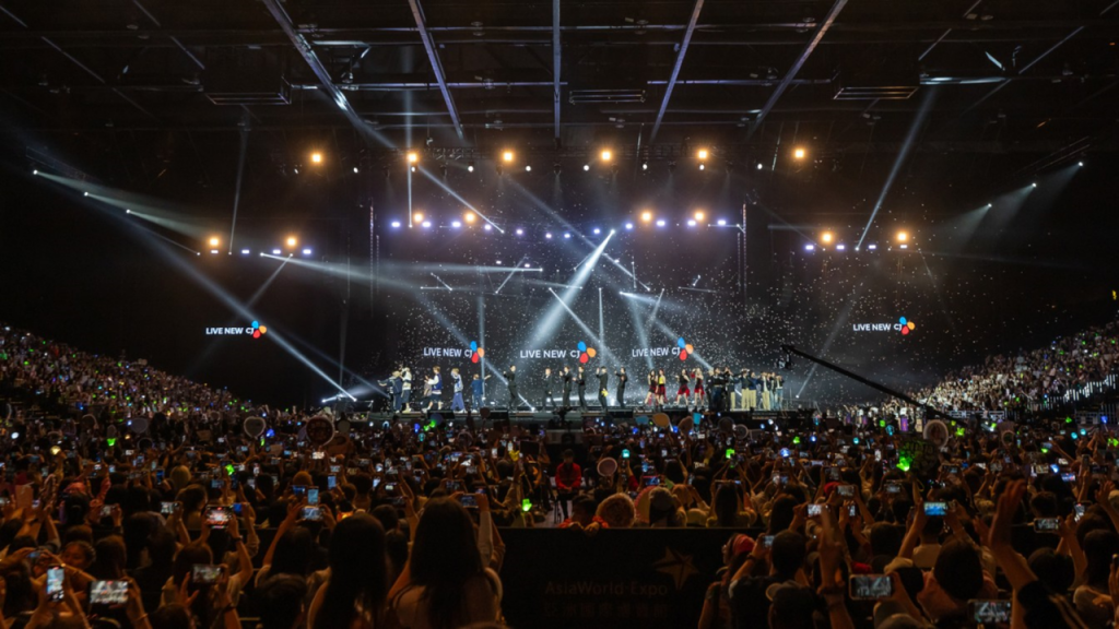 image of KCON HONGKONG 2024 stage with crowd of people and light show