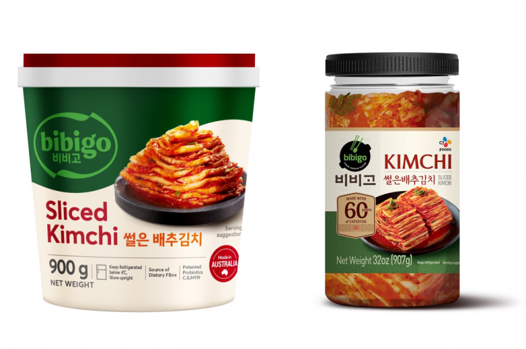 Labels on 900-gram packages of bibigo sliced kimchi made in Australia (left) and the United States feature Korean and English.
