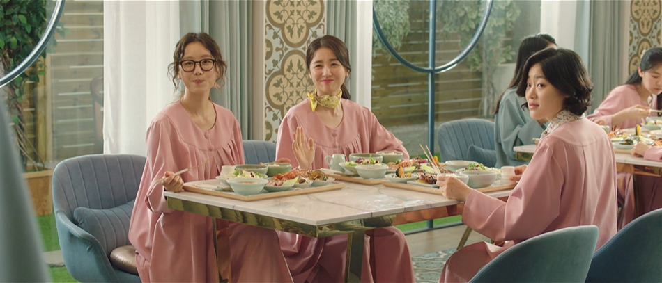 Image of 3 Korean ladies in a birthcare center eating korean seaweed soup