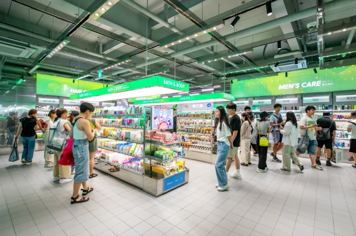 The second floor boasts a range of non-skincare products such as cosmetics, perfume, haircare and more.