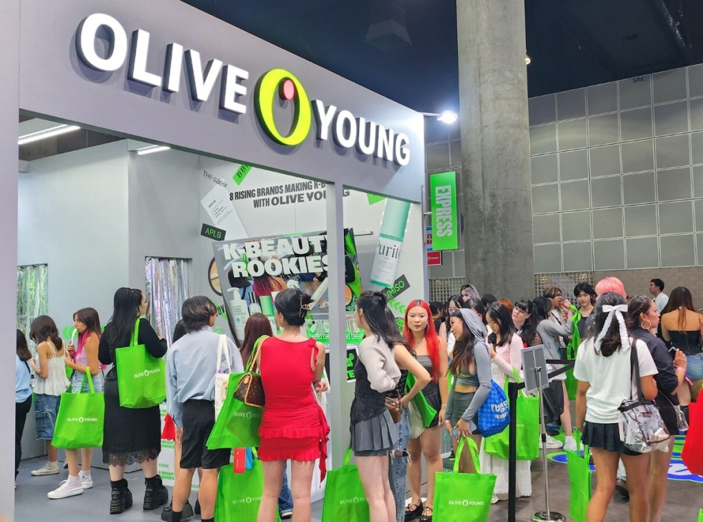 Olive Young booth at KCONLA2024 filled with fans