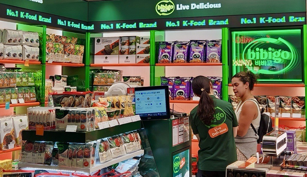 CJ Foods' bibigo store at Shinsegae duty-free in Incheon International Airport Terminal 1 filled with various snack foods.


