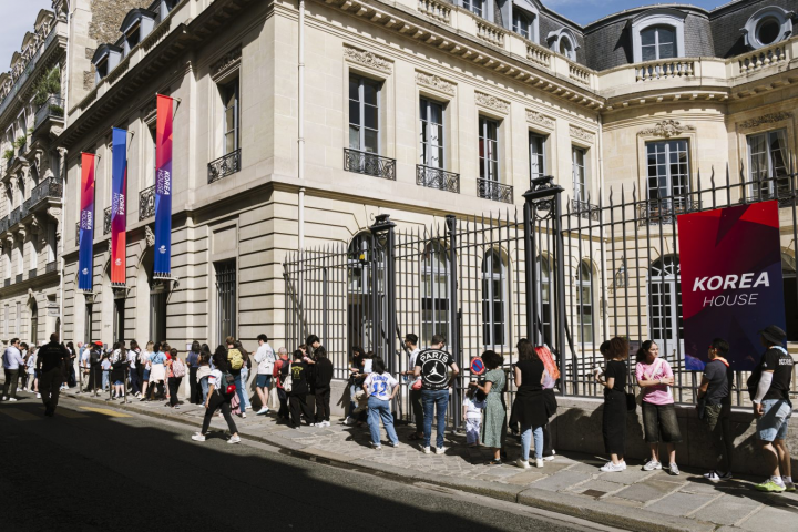 Visitors line up to enter Korea House
