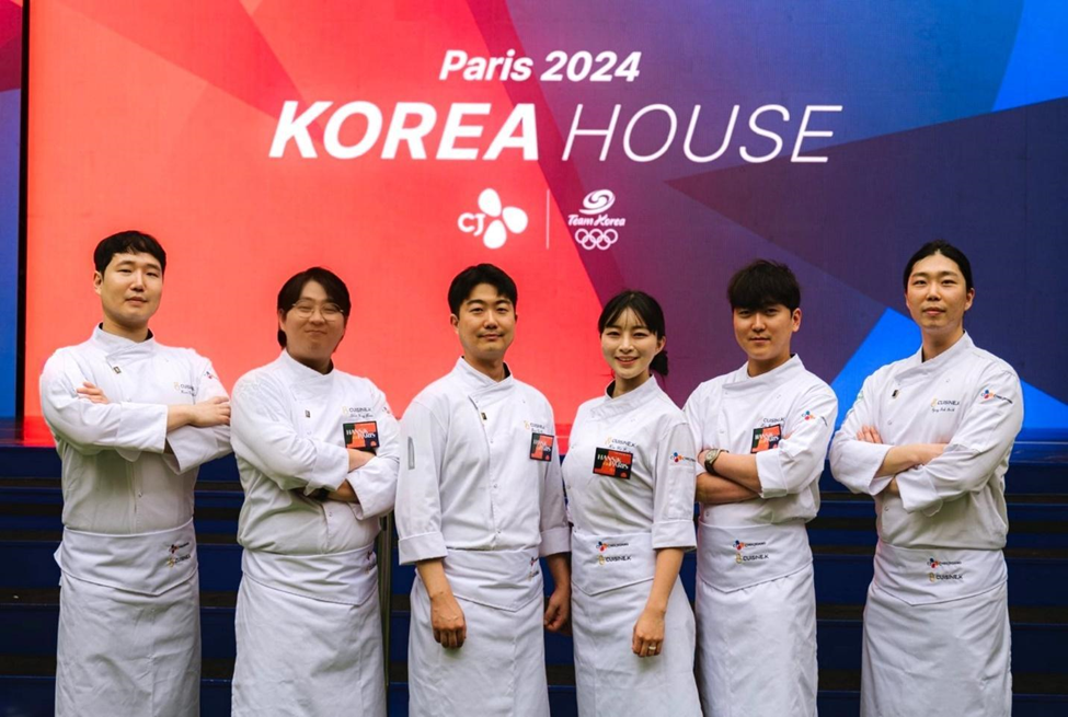 The six Team Cuisine.K members who developed dishes for the opening ceremony of Korea House