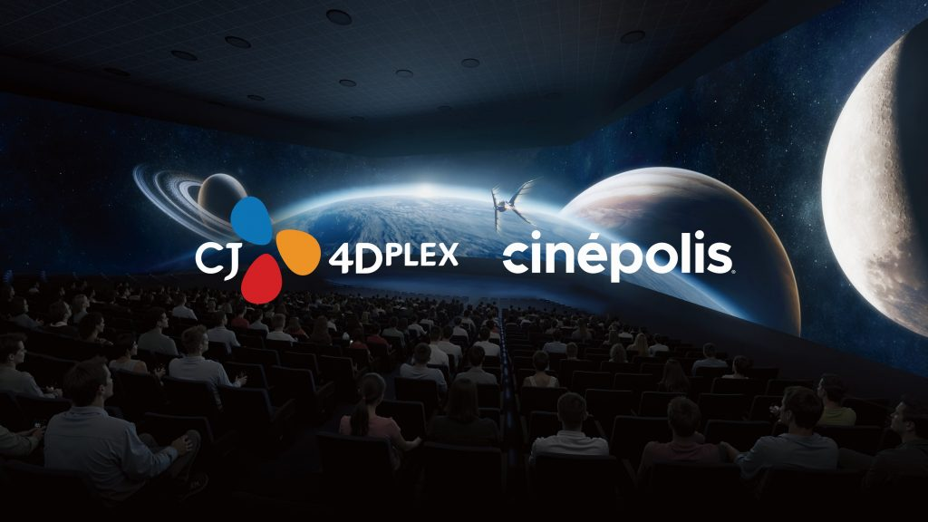 A poster with the CJ 4DPLEX and Cinépolis logos atop a SCREENX theater showing a space movie for a filled audience.
