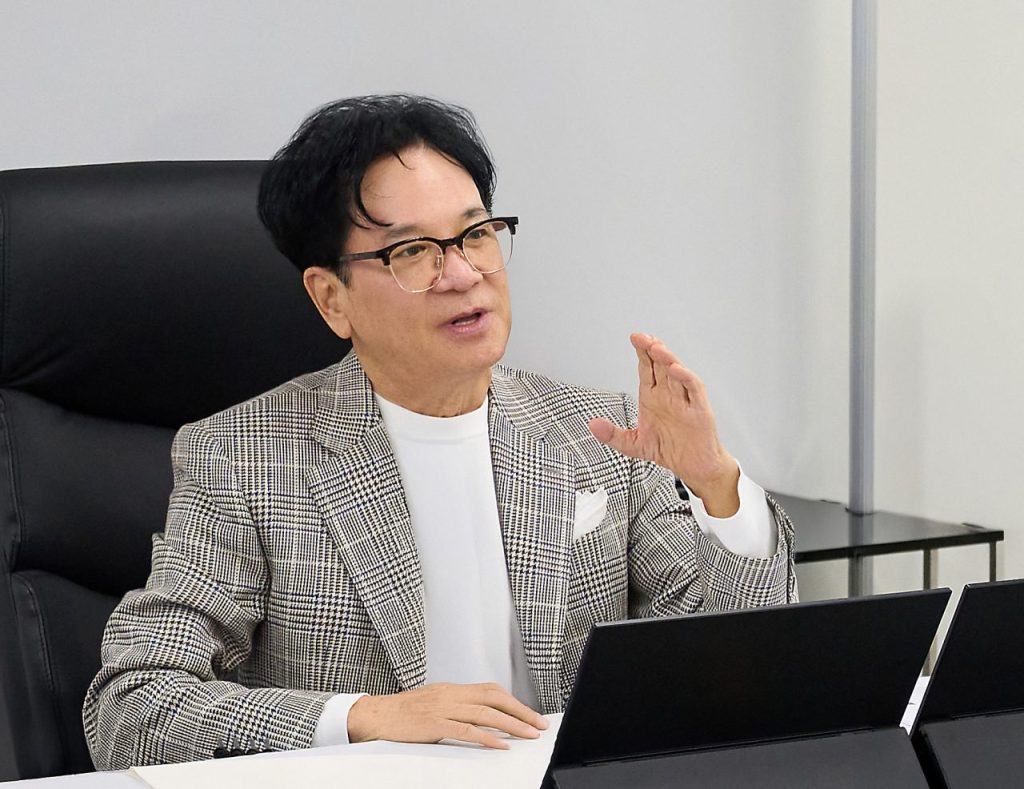 CJ Group Chairman Lee Jay-hyun speaking at CJ Japan’s regional headquarters
