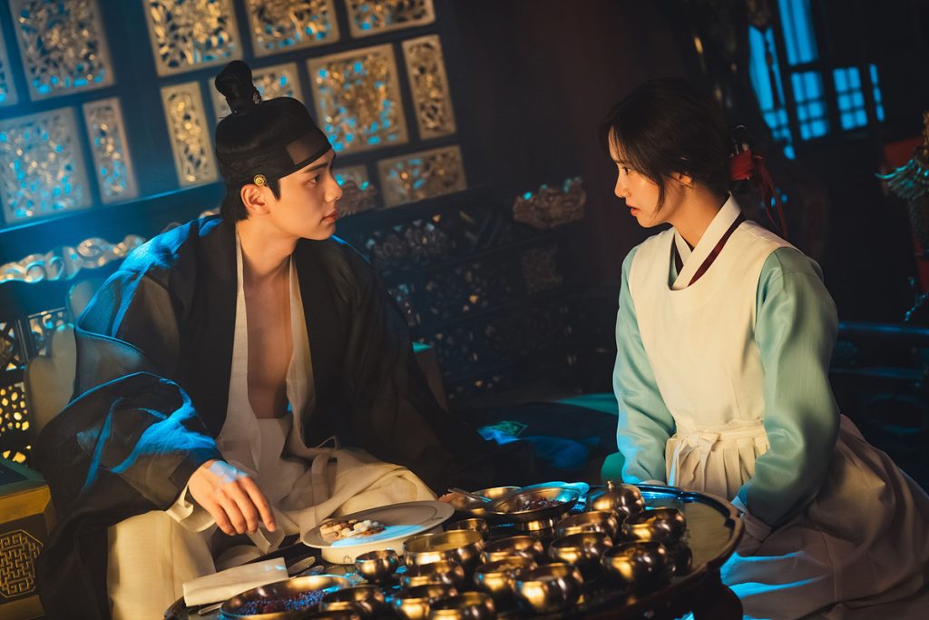 Scene from “Bon Appétit, Your Majesty”