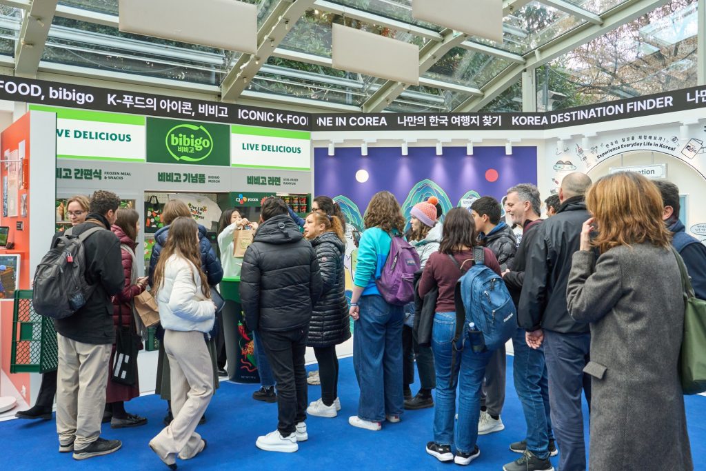 Visitors line up in front of the bibigo Zone