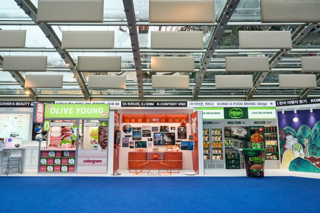 Guests experience Korean food, content, and beauty at CJ’s bibigo, CJ ENM, and Olive Young booths in Milan.