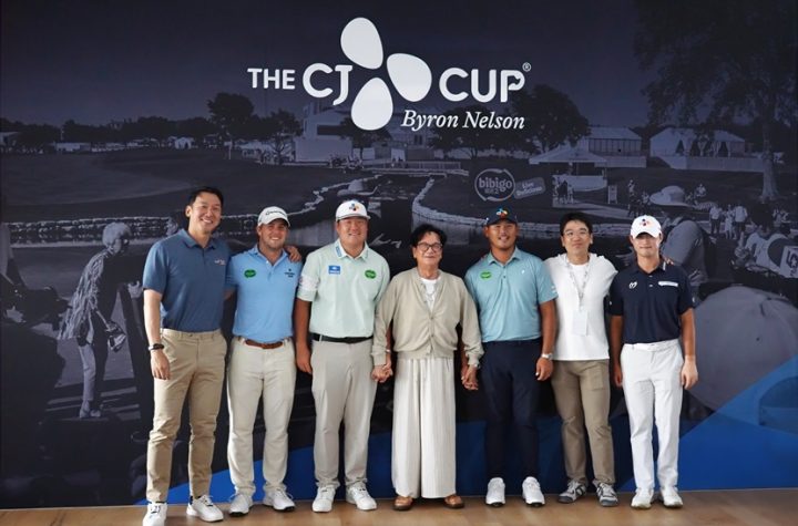 Chairmany Lee and golfers Kim Si-woo, Im Sung-jae, Lee Kyoung-hoon, Pierceson Coody and Bae Yong-jun pose for a photo beneath a THE CJ CUP sign.