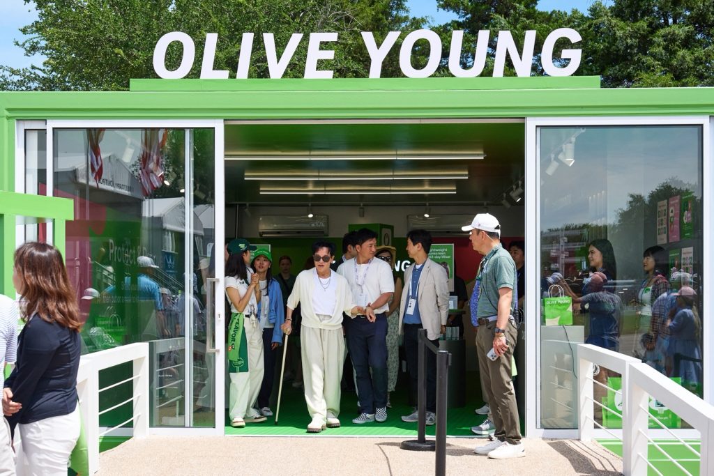 CJ Group Chairman Lee Jay-hyun visits the OLIVE YOUNG concession at THE CJ CUP Byron Nelson.
