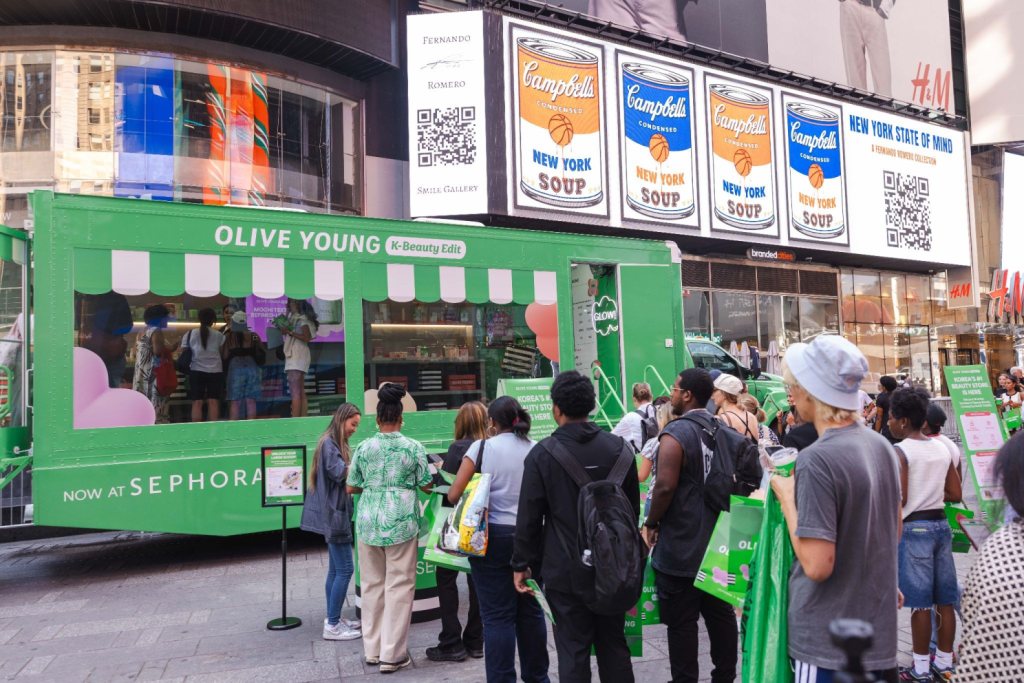 OLIVE YOUNG’s green K-Beauty Edit truck brings K-beauty to visitors in New York’s Times Square.